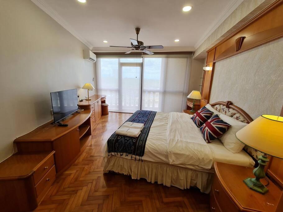 Lovely Waterfront Riverbank Suite With Pool Kuching Exteriér fotografie