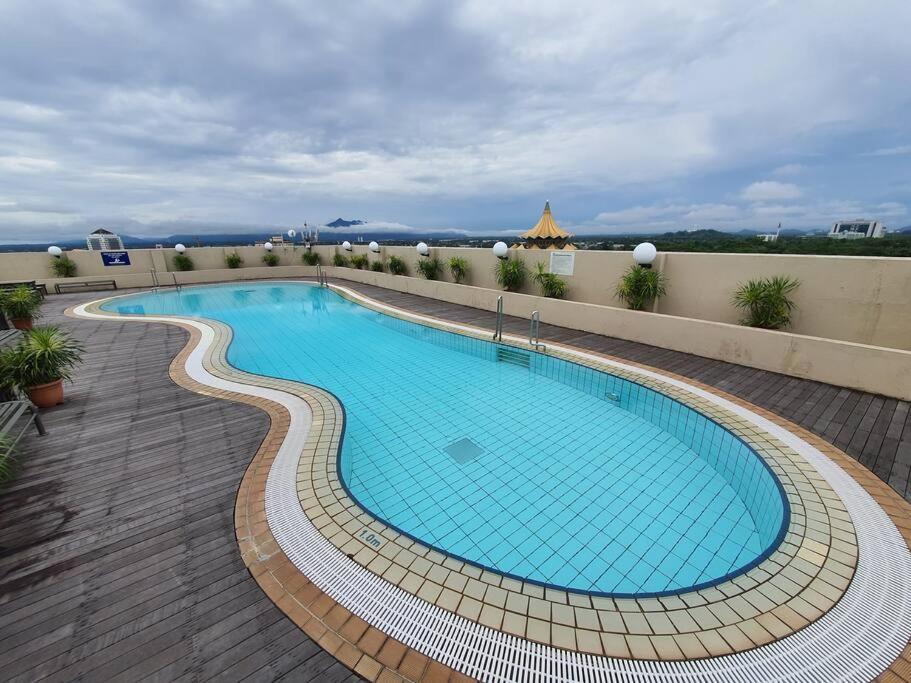 Lovely Waterfront Riverbank Suite With Pool Kuching Exteriér fotografie