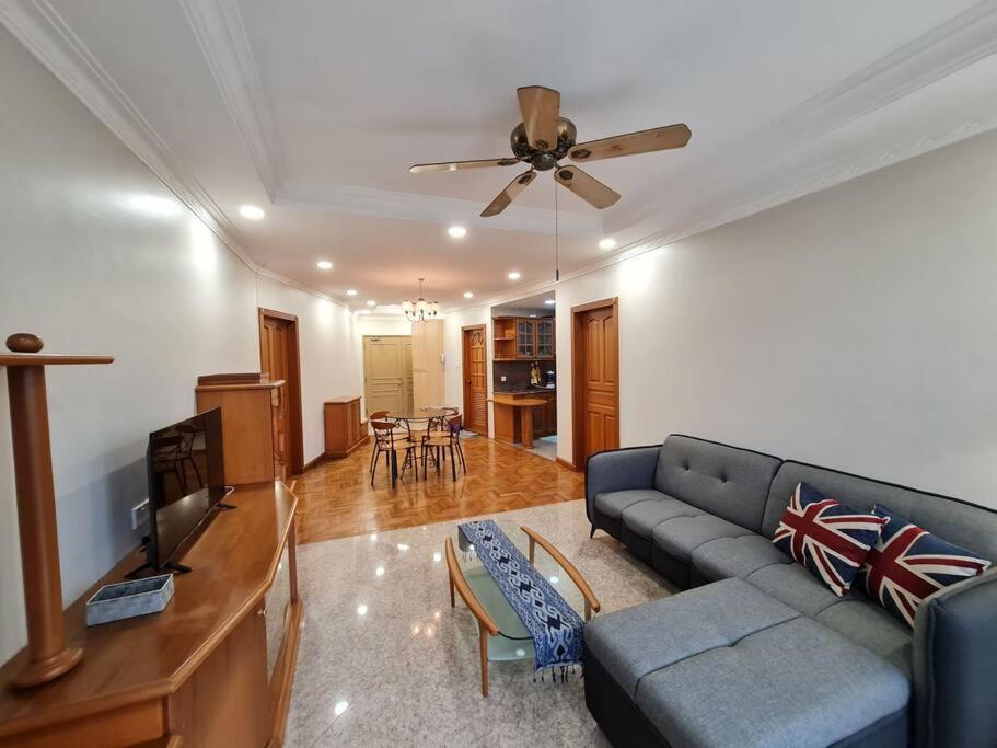 Lovely Waterfront Riverbank Suite With Pool Kuching Exteriér fotografie