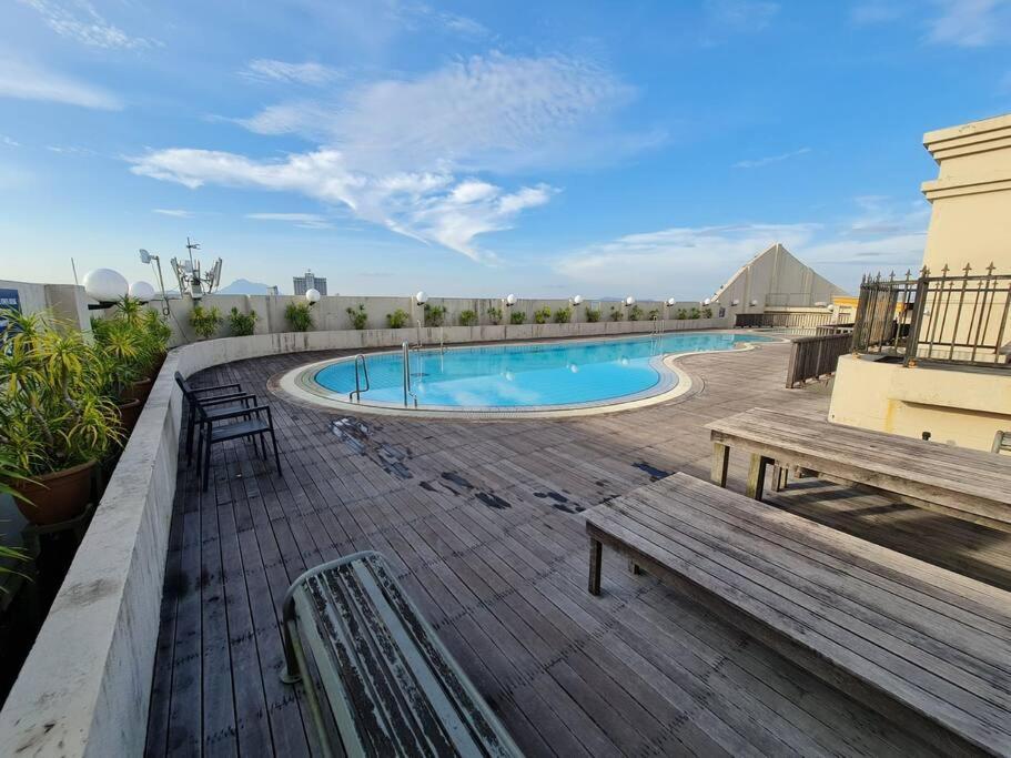 Lovely Waterfront Riverbank Suite With Pool Kuching Exteriér fotografie