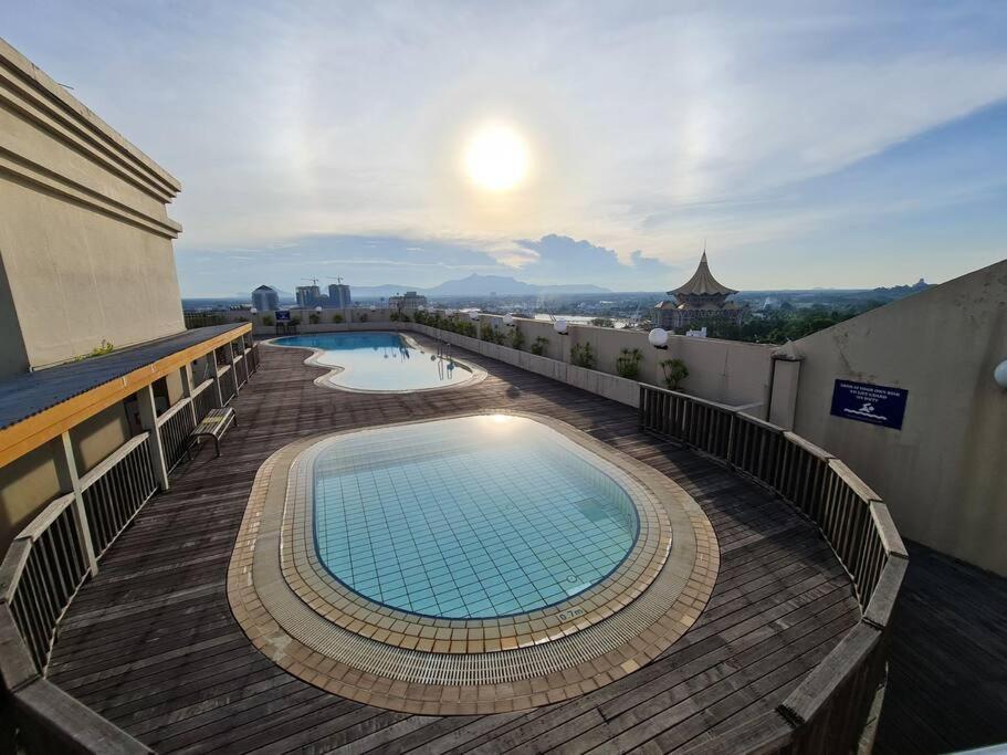 Lovely Waterfront Riverbank Suite With Pool Kuching Exteriér fotografie